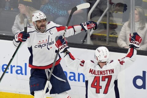 Ovechkin gets No. 841 as Capitals beat Canucks 2-1
