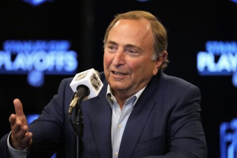 NHL commissioner Gary Bettman calls on Jets, Winnipeg fans to find solution to attendance issues