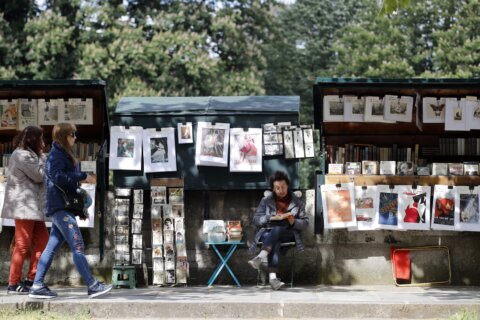 President’s intervention keeps Paris’ riverside bookstalls in place for the Olympics