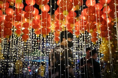 AP PHOTOS: Lunar New Year in the Philippines draws crowds to one of the world's oldest Chinatowns