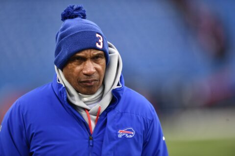 Veteran NFL coach Leslie Frazier expected to join Seahawks staff, AP sources say