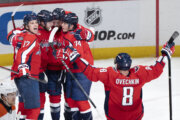 Capitals score 5 straight goals to beat the Flyers 5-2, a big win for Washington's playoff hopes