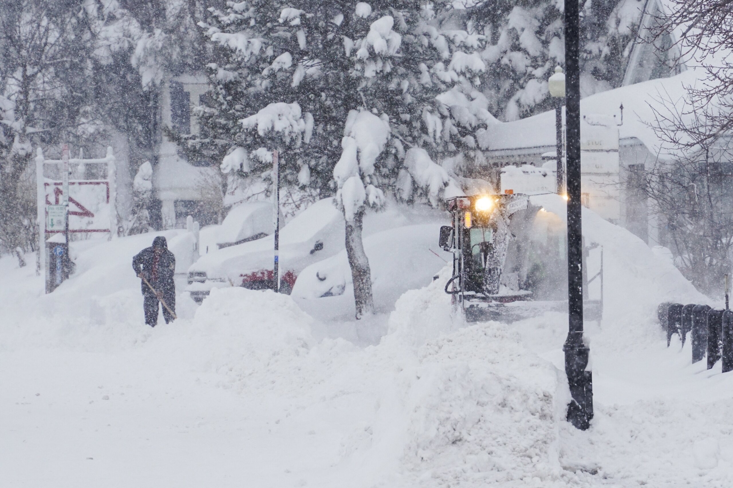 California ski resort workers tunnel their way into the office after ...