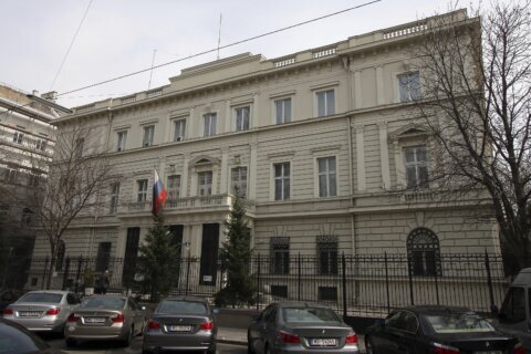 Austrian police given small gifts after protecting Russian Embassy, told to reject them in future
