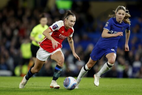English women’s league showdown delayed by teams wearing matching socks