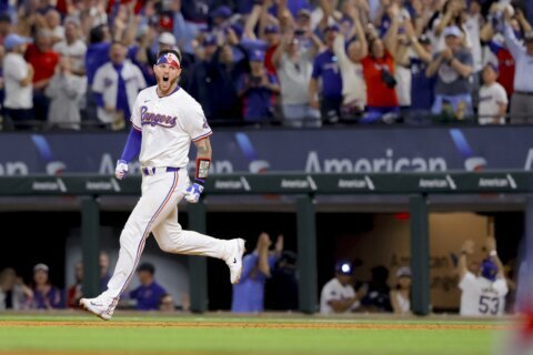 World champion Rangers overcome disputed tip and beat Cubs 4-3 on Heim’s 10th-inning single