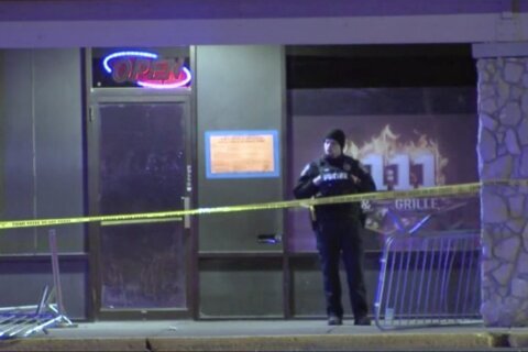 Alcohol permit lifted at Indy bar where shooting killed 1 and wounded 5, including police officer