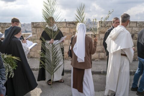 Thousands of Christians attend Palm Sunday celebrations in Jerusalem against a backdrop of war