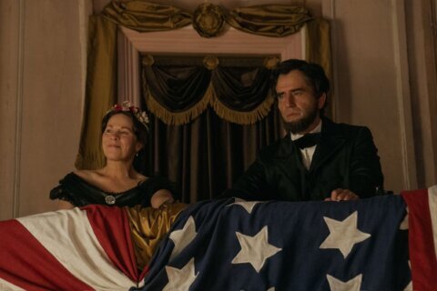 Review: Apple TV+ miniseries 'Manhunt' chronicles gripping hunt for Lincoln assassin John Wilkes Booth