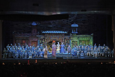 Metropolitan Opera presents semi-staged `Turandot’ after stage malfunction