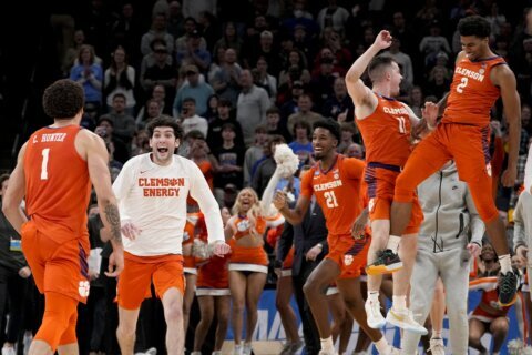 Chase Hunter scores 20 as Clemson beats Baylor 72-64 in 2nd round of NCAA tourney