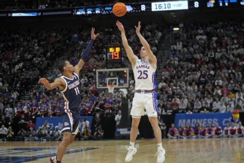 In March Madness, Gonzaga plays near-perfect 2nd half to dispatch Kansas 89-68
