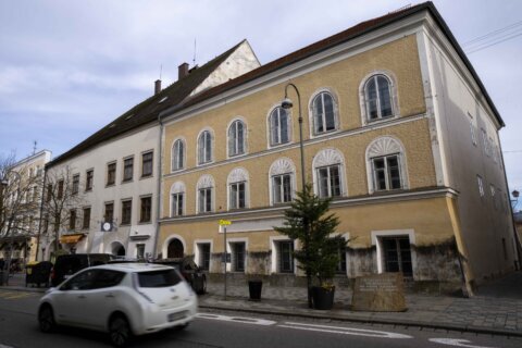 4 Germans caught marking Hitler’s birthday outside Nazi dictator’s birthplace in Austria