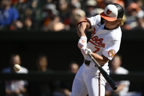 Holliday’s first hit helps the Orioles rally to a 6-4 win over the Brewers and avoid a sweep