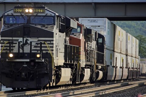Norfolk Southern's earnings offer railroad chance to defend its strategy ahead of control vote