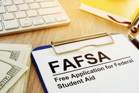 Will the FAFSA fiasco force current college students to drop out?