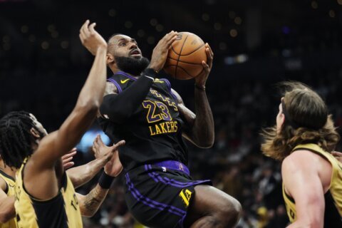 LeBron James scores 23 points as Lakers win for 7th time in 8 games, beat slumping Raptors 128-111