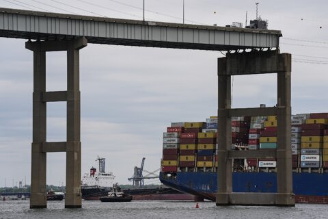 Baltimore port workers receive state aid, slowly get back to work