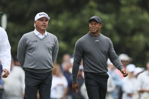 Neither injury nor illness keep golf's greats from playing in the Masters