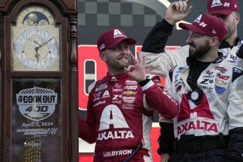 Byron leads Hendrick Motorsports to 1-2-3 finish at Martinsville on anniversary weekend