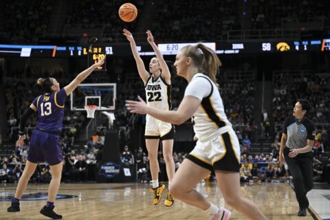 Iowa’s Caitlin Clark matches March Madness 3-point record with 9 in Elite Eight game against LSU