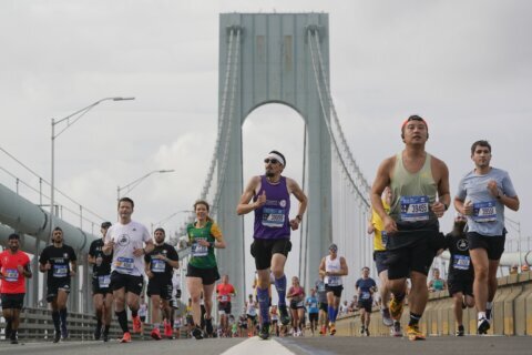 Governor orders transit agency to drop bid to charge NYC Marathon $750K for use of Verrazzano bridge