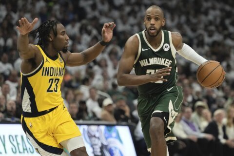 Khris Middleton joins Antetokounmpo on Bucks' list of players dealing with injuries