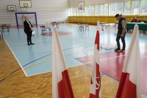 Polish voters choose mayors in hundreds of cities in runoff election