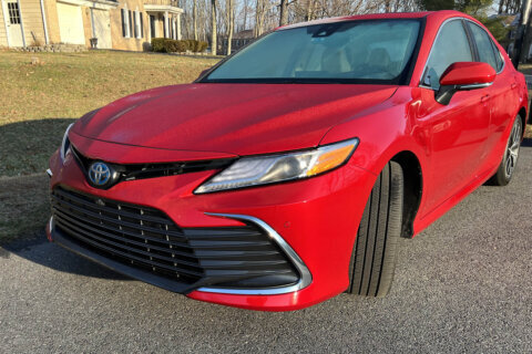 Car Review: Toyota Camry Hybrid XLE is a sedan with good space and great gas efficiency