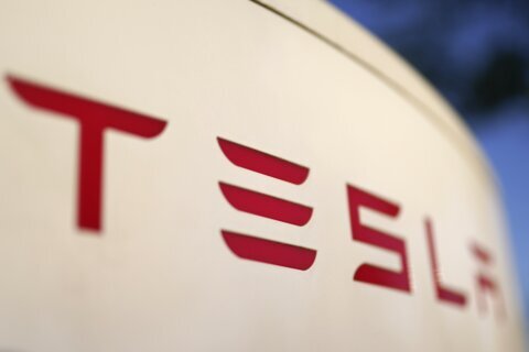 Tesla settles lawsuit over man’s death in a crash involving its semi-autonomous driving software