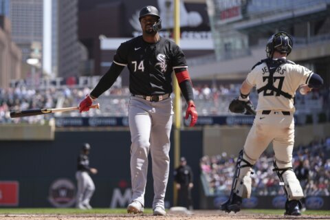 Orioles receive OF Eloy Jiménez from the Chicago White Sox, OF Austin Slater from Cincinnati