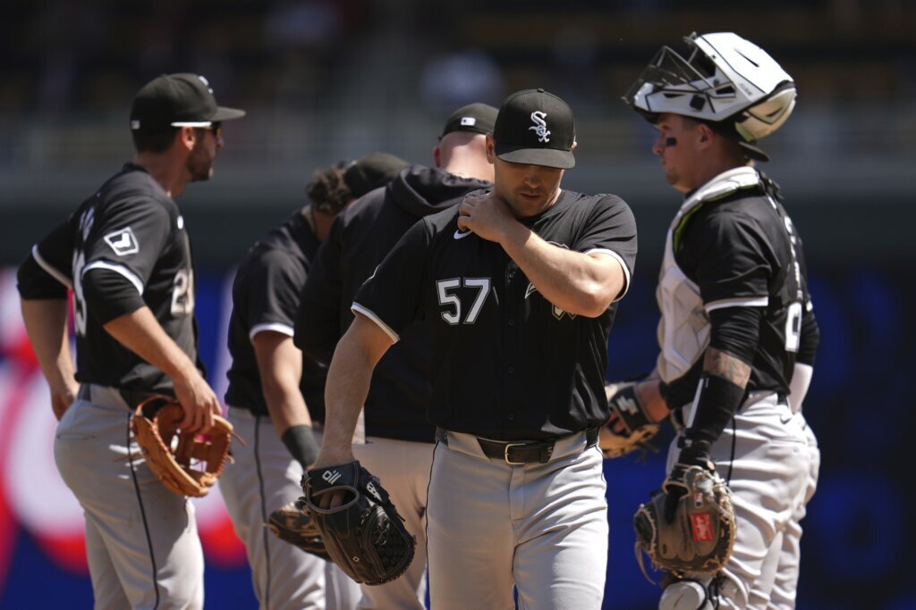 White Sox drop to 3-22 as Julien hits 2 of Twins’ 5 homers in 6-3 win for 4-game sweep