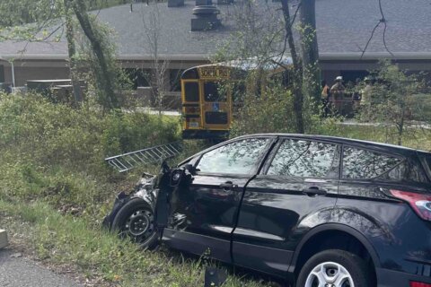 3 hurt after school bus crashes into Virginia DMV building