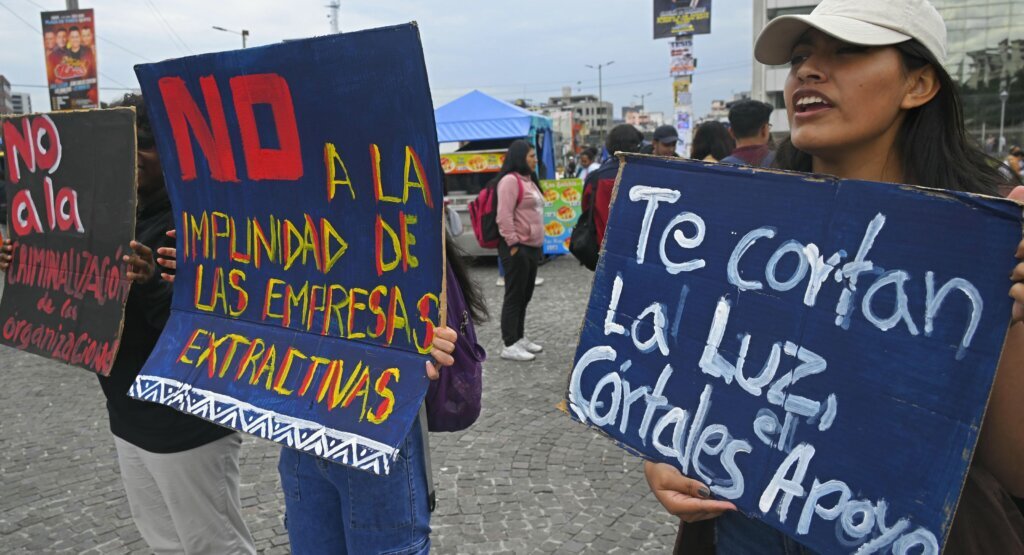 Ecuador se queda sin luz; suspenden jornadas laborales por crisis energética