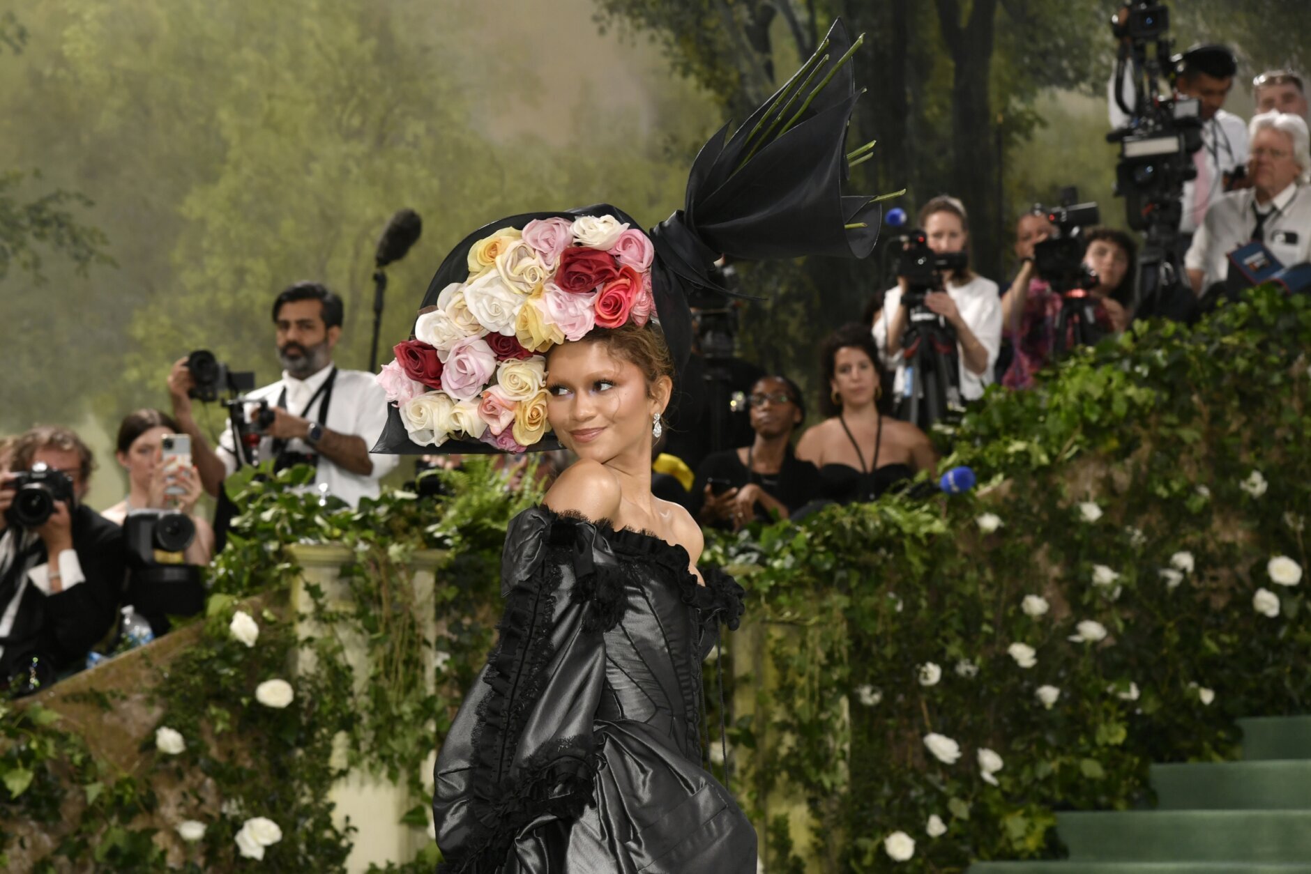 The Met Gala was in full bloom with Zendaya, Jennifer Lopez, Mindy Kaling  among the standout stars - WTOP News