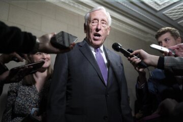 steny hoyer talks to reporters