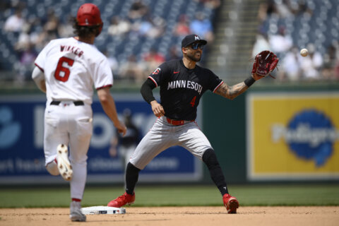 Carlos Correa homers, makes diving grab to lead Twins over Nationals 3-2