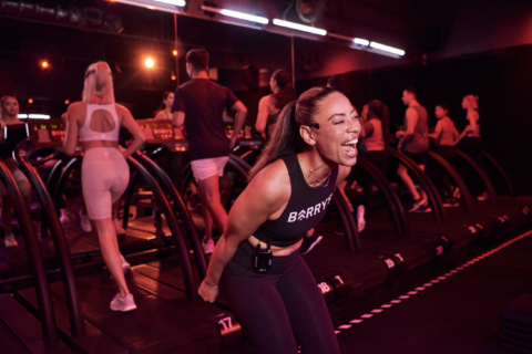 Barry’s brings loud music and red light workouts to Navy Yard
