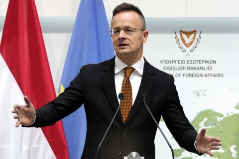 Hungary’s foreign minister visits Belarus despite EU sanctions, talks about expanding ties