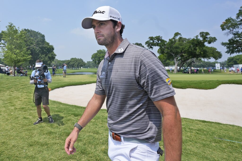 Davis Riley leads Scottie Scheffler by 4  at somber Colonial after the news of player’s death