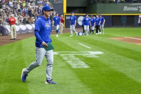 Counsell’s return to Milwaukee includes thank-you message and chorus of boos