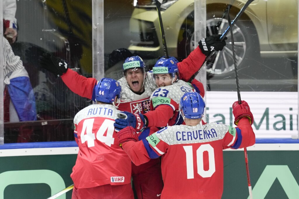 Czech Republic downs Sweden 7-3 to reach world ice hockey final