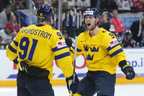 Czech Republic shuts out Switzerland 2-0 to win hockey world championship