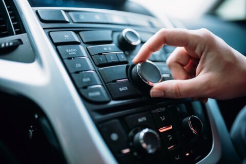 AM car radios debated in Congress, automakers want to phase out 'century-old technology'