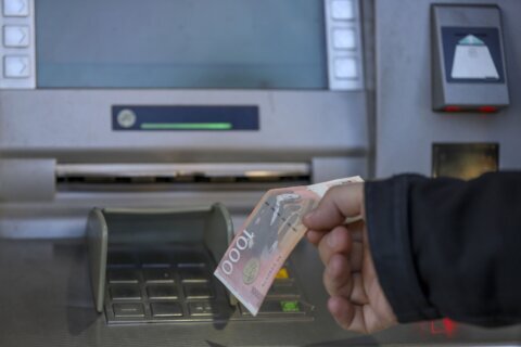 EU reprimands Kosovo’s move to close down Serb bank branches over the use of the dinar currency