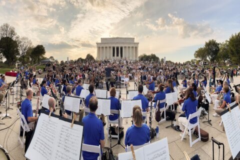 Reflecting Pool hosts free opera against backdrop of Lincoln Memorial