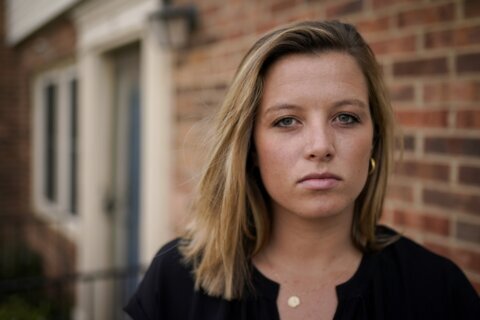 Detienen en Francia a estadounidense acusado de agredir sexualmente a estudiante universitaria