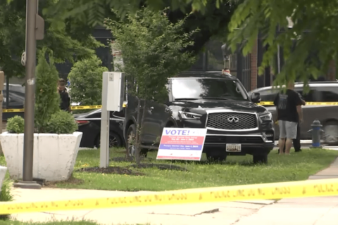 Policía de DC resulta herido en tiroteo al noroeste; sospechoso se vuelca en Landover