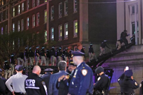 Arrestan a más de 200 personas en la Universidad de Columbia durante protestas