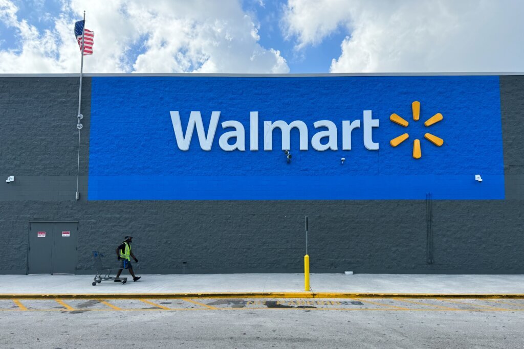 Walmart despedirá y recolocará a cientos de trabajadores en EEUU, según CNBC